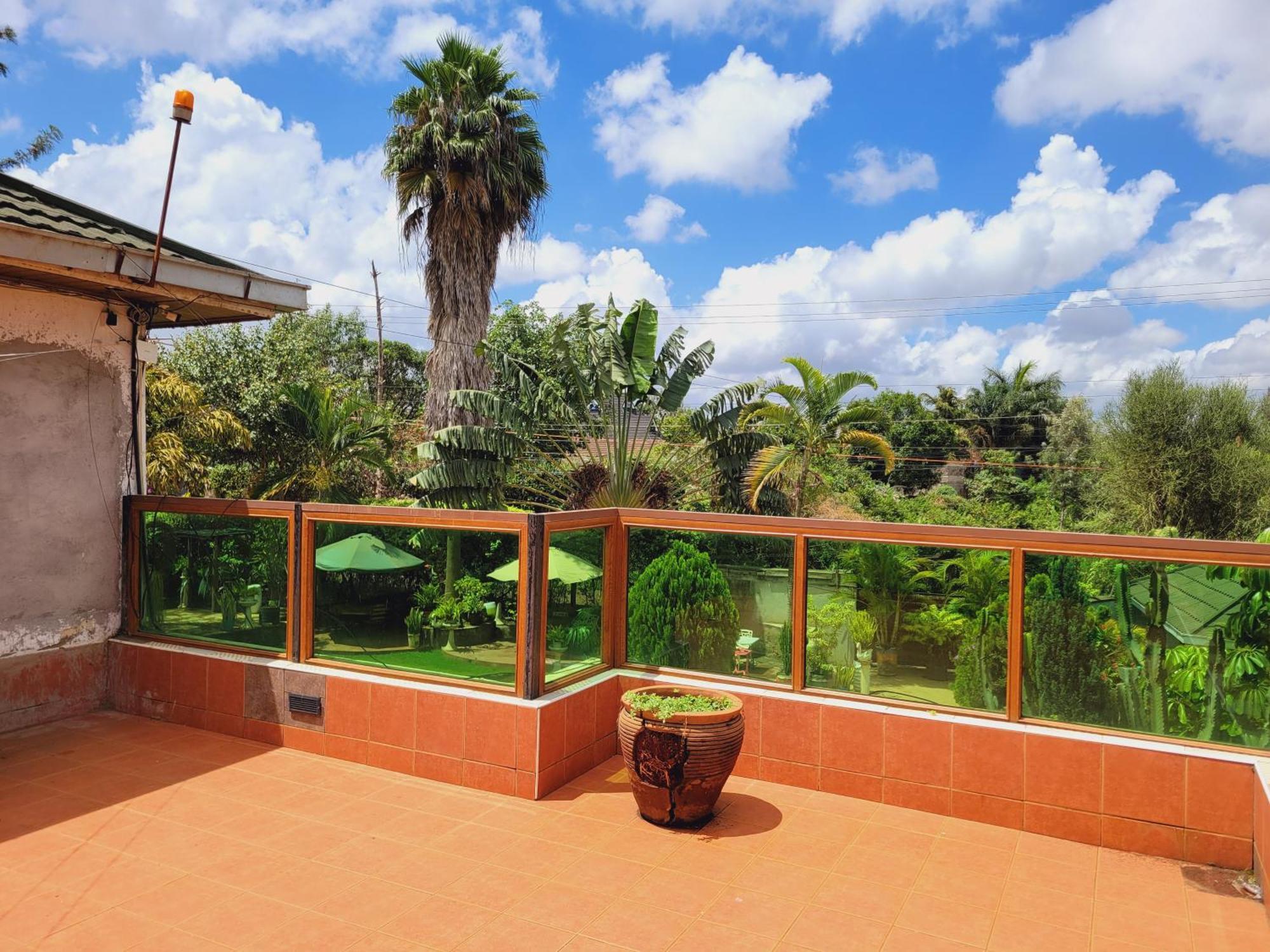 Plant House Hotel Ruiru Exterior photo